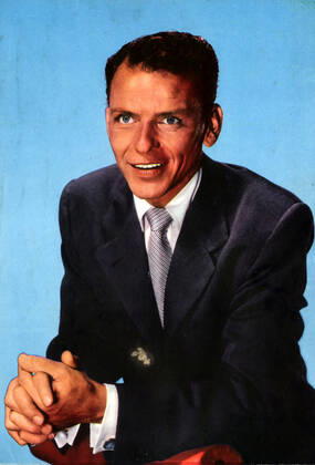 FRANK SINATRA. Strictly editorial use only in conjunction with the promotion of the film. Credit line mandatory. This image is copyright of the film company and is supplied under the terms of issue as film still. No commercial or book cover use permitted without prior consent from the film company. Mandatory credit line: Image courtesy Ronald Grant Archive Mary Evans