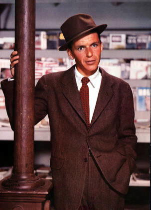 FRANK SINATRA. Strictly editorial use only in conjunction with the promotion of the film. Credit line mandatory. This image is copyright of the film company and is supplied under the terms of issue as film still. No commercial or book cover use permitted without prior consent from the film company. Mandatory credit line: Image courtesy Ronald Grant Archive Mary Evans