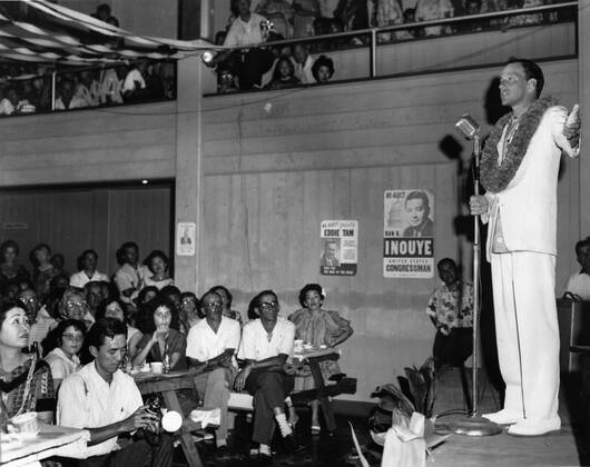 FRANK SINATRA. Strictly editorial use only in conjunction with the promotion of the film. Credit line mandatory. This image is copyright of the film company and is supplied under the terms of issue as film still. No commercial or book cover use permitted without prior consent from the film company. Mandatory credit line: Image courtesy Ronald Grant Archive Mary Evans
