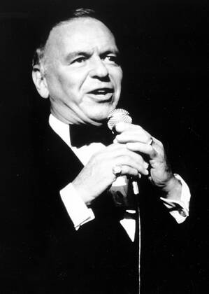FRANK SINATRA. Strictly editorial use only in conjunction with the promotion of the film. Credit line mandatory. This image is copyright of the film company and is supplied under the terms of issue as film still. No commercial or book cover use permitted without prior consent from the film company. Mandatory credit line: Image courtesy Ronald Grant Archive Mary Evans