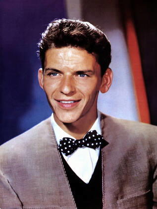 FRANK SINATRA. Strictly editorial use only in conjunction with the promotion of the film. Credit line mandatory. This image is copyright of the film company and is supplied under the terms of issue as film still. No commercial or book cover use permitted without prior consent from the film company. Mandatory credit line: Image courtesy Ronald Grant Archive Mary Evans