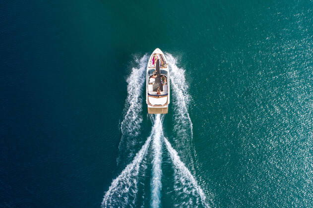 Creative Highlights Symbolfotos An aerial view of a group of friends power boating on Lake Tahoe, CA United States, California, South Lake Tahoe CR_TFBM200811A-432899-01 ,model released, Symbolfoto