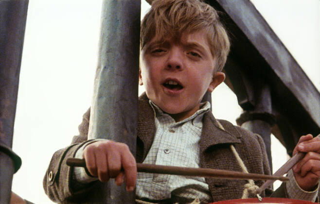 DIE BLECHTROMMEL aka THE TIN DRUM DAVID BENNENT Date: 1979. Strictly editorial use only in conjunction with the promotion of the film. Credit line mandatory. This image is copyright of the film company and is supplied under the terms of issue as film still. No commercial or book cover use permitted without prior consent from the film company. Mandatory credit line: Image courtesy ARGOS FILMS ARTEMIS PRODUCTIONS BIOSKOP FILMS FILM POL Ronald Grant Archive Mary Evans