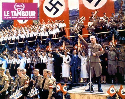 DIE BLECHTROMMEL aka THE TIN DRUM Date: 1979. Strictly editorial use only in conjunction with the promotion of the film. Credit line mandatory. This image is copyright of the film company and is supplied under the terms of issue as film still. No commercial or book cover use permitted without prior consent from the film company. Mandatory credit line: Image courtesy ARGOS FILMS ARTEMIS PRODUCTIONS BIOSKOP FILMS FILM POL Ronald Grant Archive Mary Evans