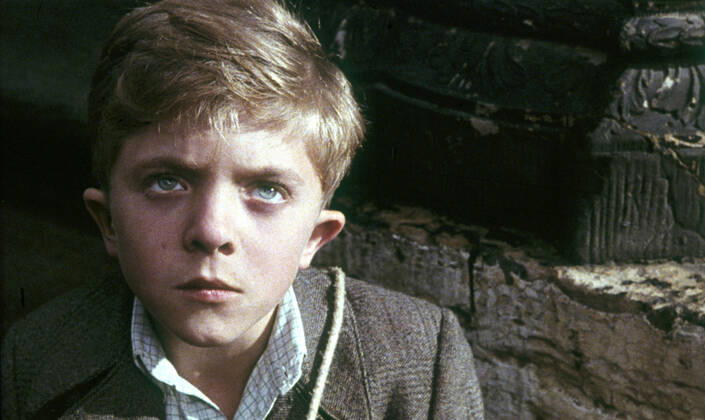 DIE BLECHTROMMEL aka THE TIN DRUM DAVID BENNENT Date: 1979. Strictly editorial use only in conjunction with the promotion of the film. Credit line mandatory. This image is copyright of the film company and is supplied under the terms of issue as film still. No commercial or book cover use permitted without prior consent from the film company. Mandatory credit line: Image courtesy ARGOS FILMS ARTEMIS PRODUCTIONS BIOSKOP FILMS FILM POL Ronald Grant Archive Mary Evans