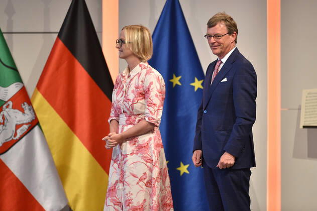 Verleihung des Verdienstordens des Landes Nordrhein-Westfalen am 23.08.2020 in der Flora Köln in Köln Maria Prinzessin zur Lippe, links - Stephan Prinz zur Lippe, rechts