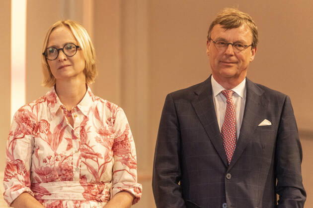 Verleihung des Landesverdienstordens Nordrhein-Westfalen am 23. August 2020 in der Flora Köln. Das Paar Maria Prinzessin zur Lippe und Stephan Prinz zur Lippe auf der Bühne. Die beiden engagieren sich in hervorragender Weise für das Rote Kreuz sowie in sozialen und kulturellen Organisationen. Laschet zeichnete am 23. August 2020 in der Flora in Köln vierzehn Persönlichkeiten für ihr außerordentliches Engagement für die Gesellschaft mit dem Verdienstorden des Landes Nordrhein-Westfalen aus. Köln Nordrhein-Westfalen Deutschland