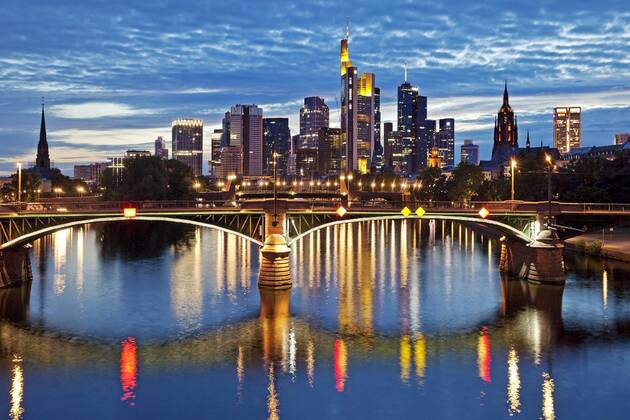 Stadtansicht am Abend mit Main und Bankenviertel, Frankfurt am Main, Hessen, Deutschland, Europa Copyright: imageBROKER/StefanxZiese iblszi05851020