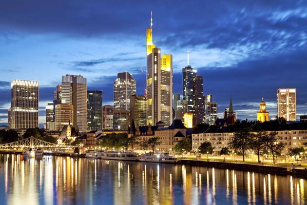 Stadtansicht am Abend mit Main und Bankenviertel, Frankfurt am Main, Hessen, Deutschland, Europa Copyright: imageBROKER/StefanxZiese iblszi05851022