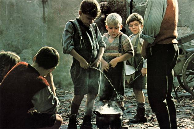 DIE BLECHTROMMEL aka THE TIN DRUM DAVID BENNENT Date: 1979. Strictly editorial use only in conjunction with the promotion of the film. Credit line mandatory. This image is copyright of the film company and is supplied under the terms of issue as film still. No commercial or book cover use permitted without prior consent from the film company. Mandatory credit line: Image courtesy ARGOS FILMS ARTEMIS PRODUCTIONS BIOSKOP FILMS FILM POL Ronald Grant Archive Mary Evans