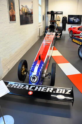Schweiz, Romanshorn, 12.08.2020 Die autobau erlebniswelt ist ein aussergewoehnliches Automuseum in der Schweiz. Die einzigartige Sammlung des Schweizer Rennfahrers Fredy Lienhard fokussirt sich auf Sportwagen und zeigt rund 90 von weit mehr als 100 vorhandenen Fahrzeugen. Foto: ein Dragster, Typ: Top Fuel, Baujahr 2011, 11000 PS, Topspeed ueber 530 km h Das Automuseum autobau erlebniswelt in der Schweiz