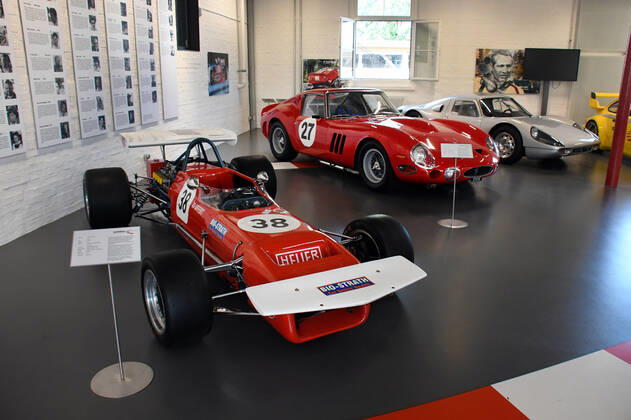Schweiz, Romanshorn, 12.08.2020 Die autobau erlebniswelt ist ein aussergewöhnliches Automuseum in der Schweiz. Die einzigartige Sammlung des Schweizer Rennfahrers Fredy Lienhard fokussirt sich auf Sportwagen und zeigt rund 90 von weit mehr als 100 vorhandenen Fahrzeugen. Foto:einen Chevron-Ford B18, der Formel 2, Baujahr 1971, Fahrer Jo Siffert Das Automuseum autobau erlebniswelt in der Schweiz