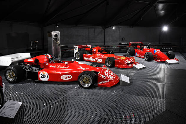 Schweiz, Romanshorn, 12.08.2020 Die autobau erlebniswelt ist ein aussergewoehnliches Automuseum in der Schweiz. Die einzigartige Sammlung des Schweizer Rennfahrers Fredy Lienhard fokussirt sich auf Sportwagen und zeigt rund 90 von weit mehr als 100 vorhandenen Fahrzeugen. Foto: Blick in die Ausstellung Das Automuseum autobau erlebniswelt in der Schweiz
