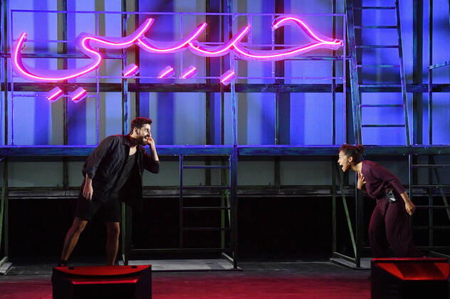 Bilder des Jahres 2020, Entertainment 08 August Entertainment Themen der Woche KW35 Armin Wahedi und Cynthia Micas bei der Fotoprobe des Theaterstücks Gott ist nicht schüchtern im Berliner Ensemble. Berlin, 28.08.2020