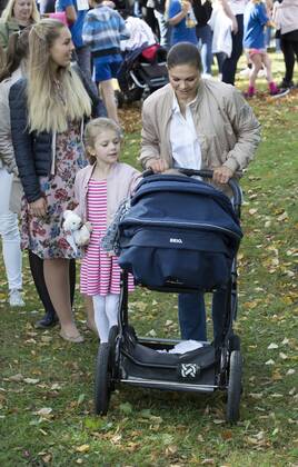 Crown Princess Victoria, Prince Oscar, Princess Estelle Prince Daniels Race and Sports Day 2017, Hagaparken, Stockholm Sweden Royal Palace Sweden x2551x, Copyright: xJohanxJeppsson TTx Prince Daniel s Race and Sports Day, Hagaparken, Solna, Sweden,