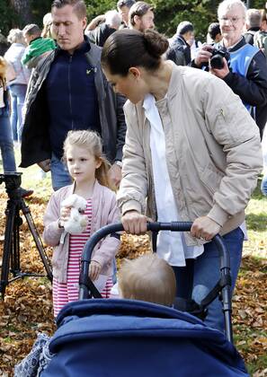 Crown Princess Victoria, Prince Oscar, Princess Estelle Prince Daniels Race and Sports Day 2017, Hagaparken, Solna, 2017 09 10 c Patrik C Österberg IBL Image Bureau XPBE Crown Princess Victoria, Prince Oscar, Princess Estelle, Prince Daniels Race and Sports Day 2017, Hagaparken , Solna, Sweden, 2017 09 10 c Photo Patrik C Österberg IBL Bil Copyright: xPatrikxCxÖsterberg TTx Idrottens dag Hagaparken 2017