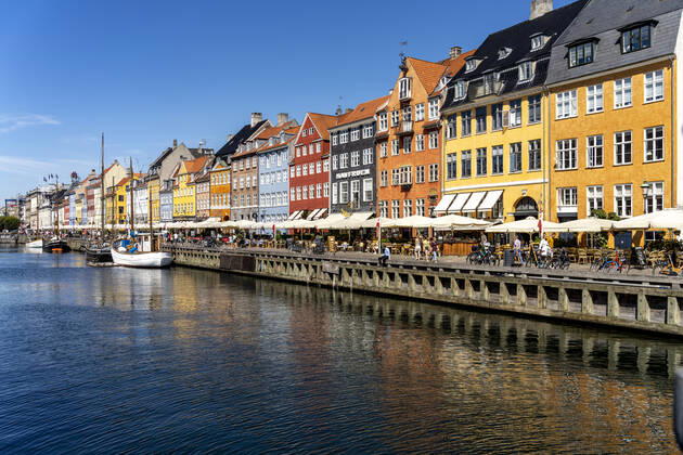 Nyhaven Bunte Häuser, Restaurants und historische Schiffe am Kanal und Hafen Nyhavn, Kopenhagen, Dänemark, Europa Colourful facades, Restaurants and old ships along the Nyhavn Canal and harbour, Copenhagen, Denmark, Europe