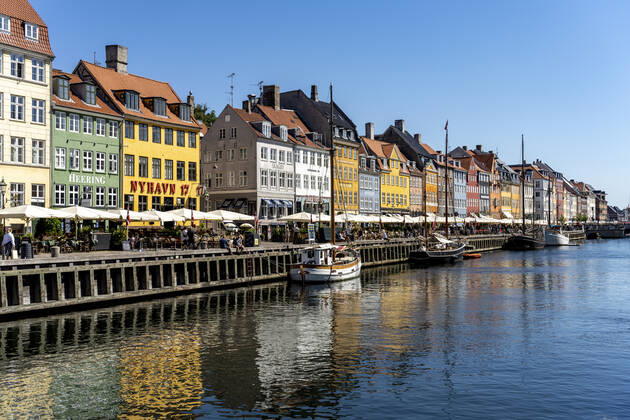 Nyhaven Bunte Häuser, Restaurants und historische Schiffe am Kanal und Hafen Nyhavn, Kopenhagen, Dänemark, Europa Colourful facades, Restaurants and old ships along the Nyhavn Canal and harbour, Copenhagen, Denmark, Europe
