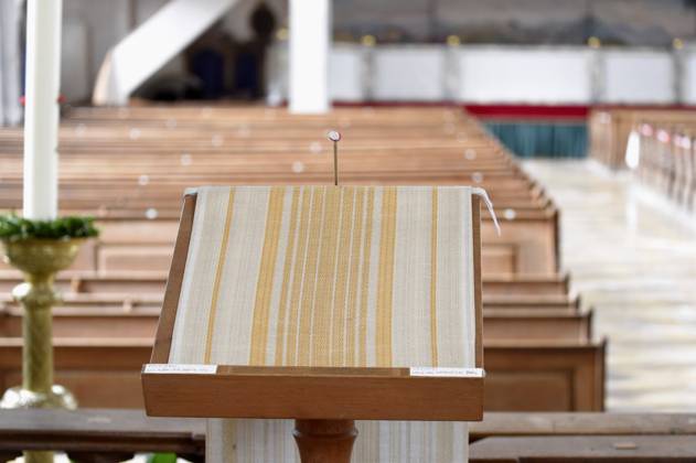 31.08.2020, Am leeren Altar einer Bayerischen Kirche, mit Blick auf den leeren Kirchenraum. 31.08.2020, Kirche 31.08.2020, Kirche