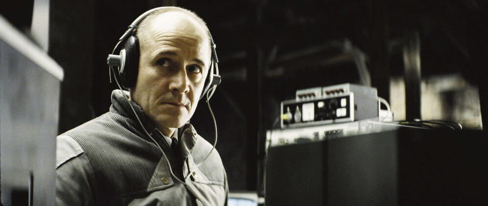 DAS LEBEN DER ANDEREN aka THE LIVES OF OTHERS ULRICH MUHE Date: 2006. Strictly editorial use only in conjunction with the promotion of the film. Credit line mandatory. This image is copyright of the film company and is supplied under the terms of issue as film still. No commercial or book cover use permitted without prior consent from the film company. Mandatory credit line: Image courtesy BAYERISCHER RUNDFUNK CREADO FILM WIEDEMANN & BERG FILMPR Ronald Grant Archive Mary Evans