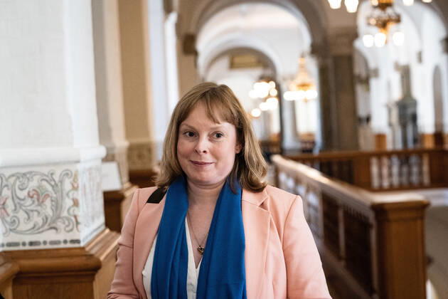Kulturminister Joy Mogensen (S) ankommer til samraad om anvendelse af ordet eskimo, paa Christiansborg torsdag den 3. september 2020. Samraadsspoergsmaalet er stillet efter oenske fra Pernille Bendixen (DF).. , Copenhagen Denmark Copyright: RitzauxScanpix EmilxHelmsx COP103 spdk20200903-130021-L