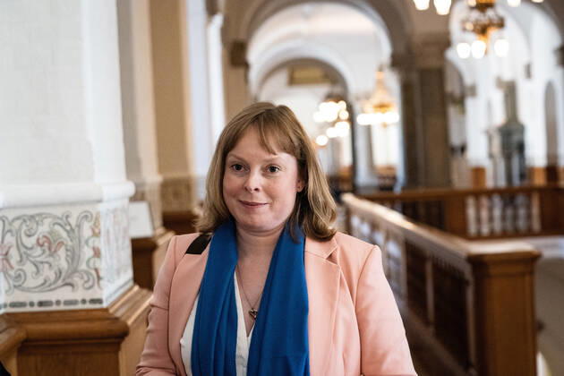 Kulturminister Joy Mogensen (S) ankommer til samraad om anvendelse af ordet eskimo, paa Christiansborg torsdag den 3. september 2020. Samraadsspoergsmaalet er stillet efter oenske fra Pernille Bendixen (DF).. , Copenhagen Denmark Copyright: RitzauxScanpix EmilxHelmsx COP103 spdk20200903-130200-L