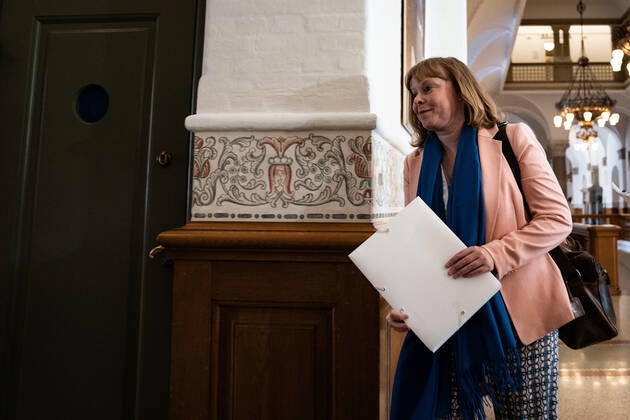 Kulturminister Joy Mogensen (S) ankommer til samraad om anvendelse af ordet eskimo, paa Christiansborg torsdag den 3. september 2020. Samraadsspoergsmaalet er stillet efter oenske fra Pernille Bendixen (DF).. , Copenhagen Denmark Copyright: RitzauxScanpix EmilxHelmsx COP103 spdk20200903-130225-L