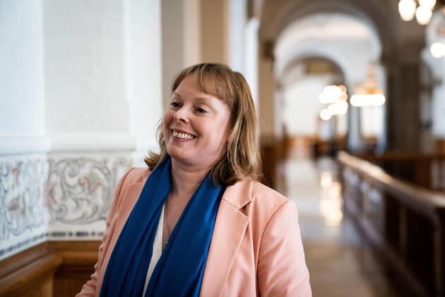 Kulturminister Joy Mogensen (S) ankommer til samraad om anvendelse af ordet eskimo, paa Christiansborg torsdag den 3. september 2020. Samraadsspoergsmaalet er stillet efter oenske fra Pernille Bendixen (DF).. , Copenhagen Denmark Copyright: RitzauxScanpix EmilxHelmsx COP103 spdk20200903-130308-L