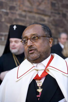 Investitur des Ordens Ritterorden Christi vom Tempel zu Jerusalem (OSMTH) in der Nikolaikirche Wettin, Saalekreis. Prinz Asfa-Wossen Asserate wird von Groß-Prior Werner Rind zum Rtter geschlagen. Er ist der Großneffe des Letzten Kaisers von Äthiopien ,Haile Selassie.