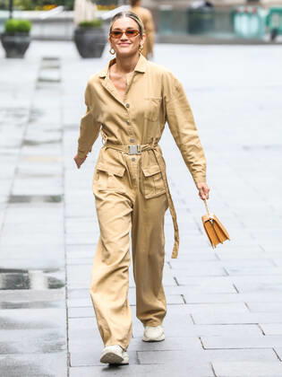 June 10, 2020, London, United Kingdom: Ashley Roberts seen departing from the Global Radio Studios in London. London United Kingdom - ZUMAs197 20200610_zaa_s197_006 Copyright: xBrettxCovex