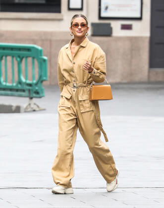 June 10, 2020, London, United Kingdom: Ashley Roberts seen departing from the Global Radio Studios in London. London United Kingdom - ZUMAs197 20200610_zaa_s197_007 Copyright: xBrettxCovex