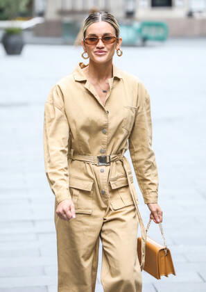 June 10, 2020, London, United Kingdom: Ashley Roberts seen departing from the Global Radio Studios in London. London United Kingdom - ZUMAs197 20200610_zaa_s197_008 Copyright: xBrettxCovex