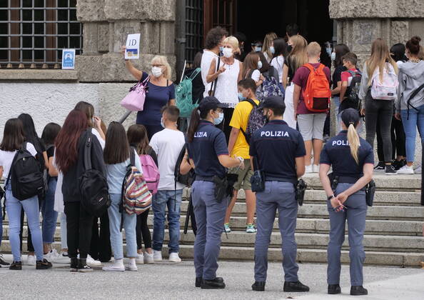 Bilder des Jahres 2020, News 09 September News Themen der Woche KW38 News Bilder des Tages Italy: School reopening After more than six months, schools in Italy reopen, the first day of school in Bergamo. Bergamo Italy Bergamo Italy Copyright: LucaxPonti