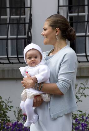 Crown Princess Victoria and Princess Estelle Crown Princess Victorias birthday is celebrated at Solliden, Öland 14 July 2012 c Charles Hammarsten IBL picture gallery x2492x, Copyright: xCharlesxHammarsten TTx Kronprinsessan Victorias födelsedag firas pa Solliden, Öland