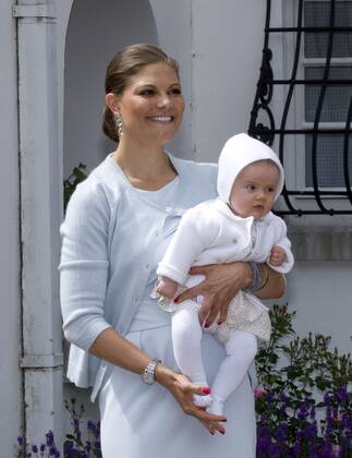 Crown Princess Victoria and Princess Estelle Crown Princess Victorias birthday is celebrated at Solliden, Öland 14 July 2012 c Charles Hammarsten IBL picture gallery x2492x, Copyright: xCharlesxHammarsten TTx Kronprinsessan Victorias födelsedag firas pa Solliden, Öland