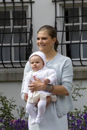 Crown Princess Victoria and Princess Estelle Crown Princess Victorias birthday is celebrated at Solliden, Öland 14 July 2012 c Charles Hammarsten IBL picture gallery x2492x, Copyright: xCharlesxHammarsten TTx Kronprinsessan Victorias födelsedag firas pa Solliden, Öland