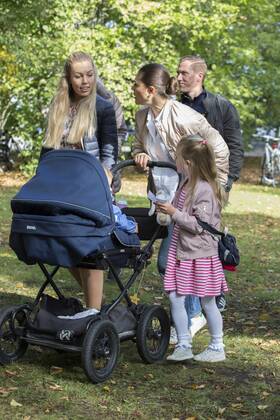 Crown Princess Victoria, Prince Oscar, Princess Estelle Prince Daniels Race and Sports Day 2017, Hagaparken, Stockholm Sweden Royal Palace Sweden x2551x, Copyright: xJohanxJeppsson TTx Prince Daniel s Race and Sports Day, Hagaparken, Solna, Sweden,