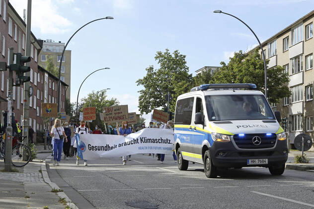 Demonstration von Fridays For Future unter dem Motto Kein Grad weiter beim 6. Globalen Klimastreik. Hamburg, 25.09.2020