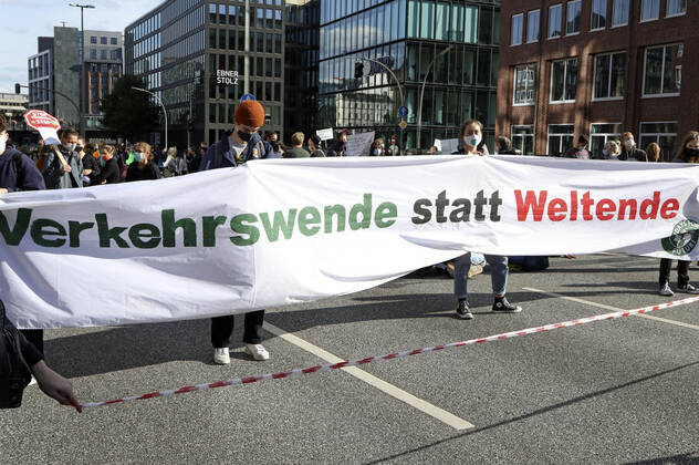 Demonstration von Fridays For Future unter dem Motto Kein Grad weiter beim 6. Globalen Klimastreik. Hamburg, 25.09.2020