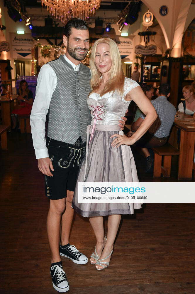 Mike Cees Und Michelle Monballijn Beim Bergfest Der 9 Hofbraeu Wiesn Im Hofbraeu Wirtshaus Berlin B