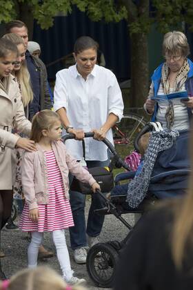 Crown Princess Victoria, Prince Oscar, Princess Estelle Prince Daniels Race and Sports Day 2017, Hagaparken, Stockholm Sweden Royal Palace Sweden x2551x, Copyright: xJohanxJeppsson TTx Prince Daniel s Race and Sports Day, Hagaparken, Solna, Sweden,