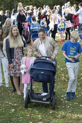 Crown Princess Victoria, Prince Oscar, Princess Estelle Prince Daniels Race and Sports Day 2017, Hagaparken, Stockholm Sweden Royal Palace Sweden x2551x, Copyright: xJohanxJeppsson TTx Prince Daniel s Race and Sports Day, Hagaparken, Solna, Sweden,