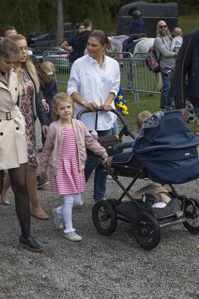 Crown Princess Victoria, Prince Oscar, Princess Estelle Prince Daniels Race and Sports Day 2017, Hagaparken, Stockholm Sweden Royal Palace Sweden x2551x, Copyright: xJohanxJeppsson TTx Prince Daniel s Race and Sports Day, Hagaparken, Solna, Sweden,