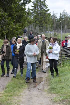 Crown Princess Victoria and Princess Madeleine Visit to the summer pasture forests, Gävleborg 2009 06 15 c Charles Hammarsten IBL royal house Sweden x2492x, Copyright: xCharlesxHammarsten TTx Besök i fäbodskogarna, Gävleborg