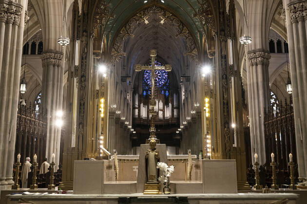 NYPD holds mass for members died of COVID-19 View of Altar and sanctuary during NYPD mass honoring members died of COVID-19 at St. Patrick s Cathedral. 46 members of NYPD Died during pandemic so far and many of them did not receive proper funeral due to pandemic restrictions. Almost 20% of NYPD members were sick with coronavirus during pick of pandemic in the city. Cardinal Timothy Dolan lead the mass. Mayor Bill de Blasio and Police commissioner Dermot Shea speak. New York New York United States Copyright: LevxRadin