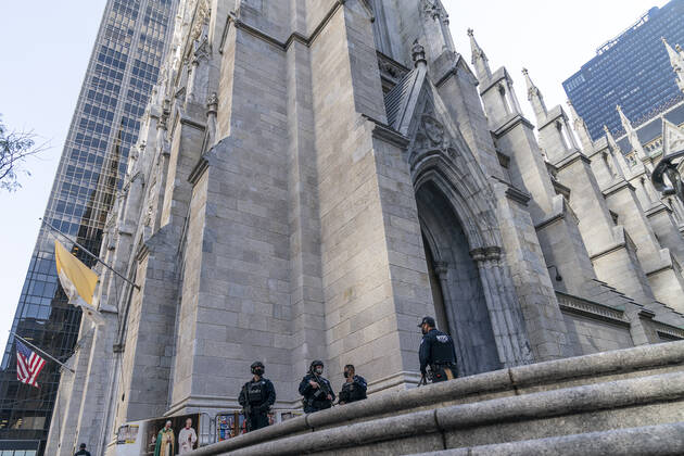 NYPD holds mass for members died of COVID-19 Police officers stand guard outside of cathedral as NYPD holds mass honoring members died of COVID-19 at St. Patrick s Cathedral. 46 members of NYPD Died during pandemic so far and many of them did not receive proper funeral due to pandemic restrictions. Almost 20% of NYPD members were sick with coronavirus during pick of pandemic in the city. Cardinal Timothy Dolan lead the mass. Mayor Bill de Blasio and Police commissioner Dermot Shea speak. New York New York United States Copyright: LevxRadin