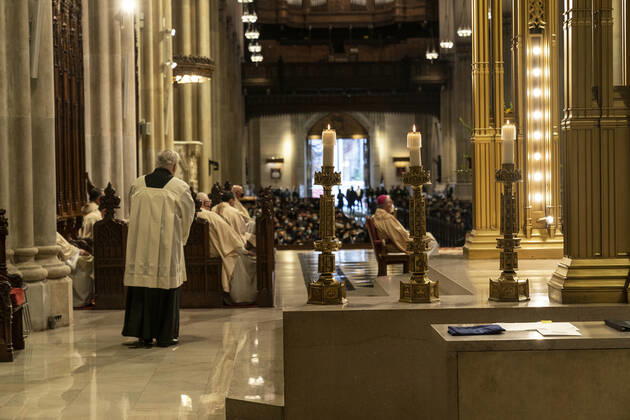 NYPD holds mass for members died of COVID-19 View of Altar and sanctuary with lit candles during NYPD mass honoring members died of COVID-19 at St. Patrick s Cathedral. 46 members of NYPD Died during pandemic so far and many of them did not receive proper funeral due to pandemic restrictions. Almost 20% of NYPD members were sick with coronavirus during pick of pandemic in the city. Cardinal Timothy Dolan lead the mass. Mayor Bill de Blasio and Police commissioner Dermot Shea speak. New York New York United States Copyright: LevxRadin
