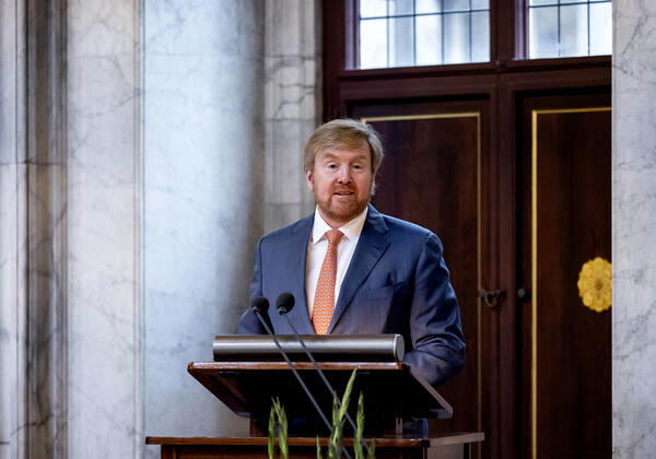 08-10-2020 Amsterdam King Willem-Alexander during the Royal award for modern painting 2020, Koninklijke Prijs voor Vrije Schilderkunst, at the Royal Palace in Amsterdam. The award is 9.000 euro  Copyright: xPPE NIEBOERx