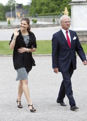 Crown Princess Victoria and King Carl XVI Gustaf Attendance at the Drottningholmsteaterns friends celebration gathering 2009 06 08 c Charles Hammarsten IBL Royal House Sweden x2492x, Copyright: xCharlesxHammarsten TTx