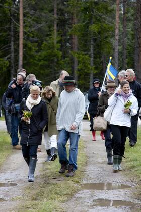 Crown Princess Victoria and Princess Madeleine Visit to the summer pasture forests, Gävleborg 2009 06 15 c Charles Hammarsten IBL royal house Sweden x2492x, Copyright: xCharlesxHammarsten TTx Besök i fäbodskogarna, Gävleborg